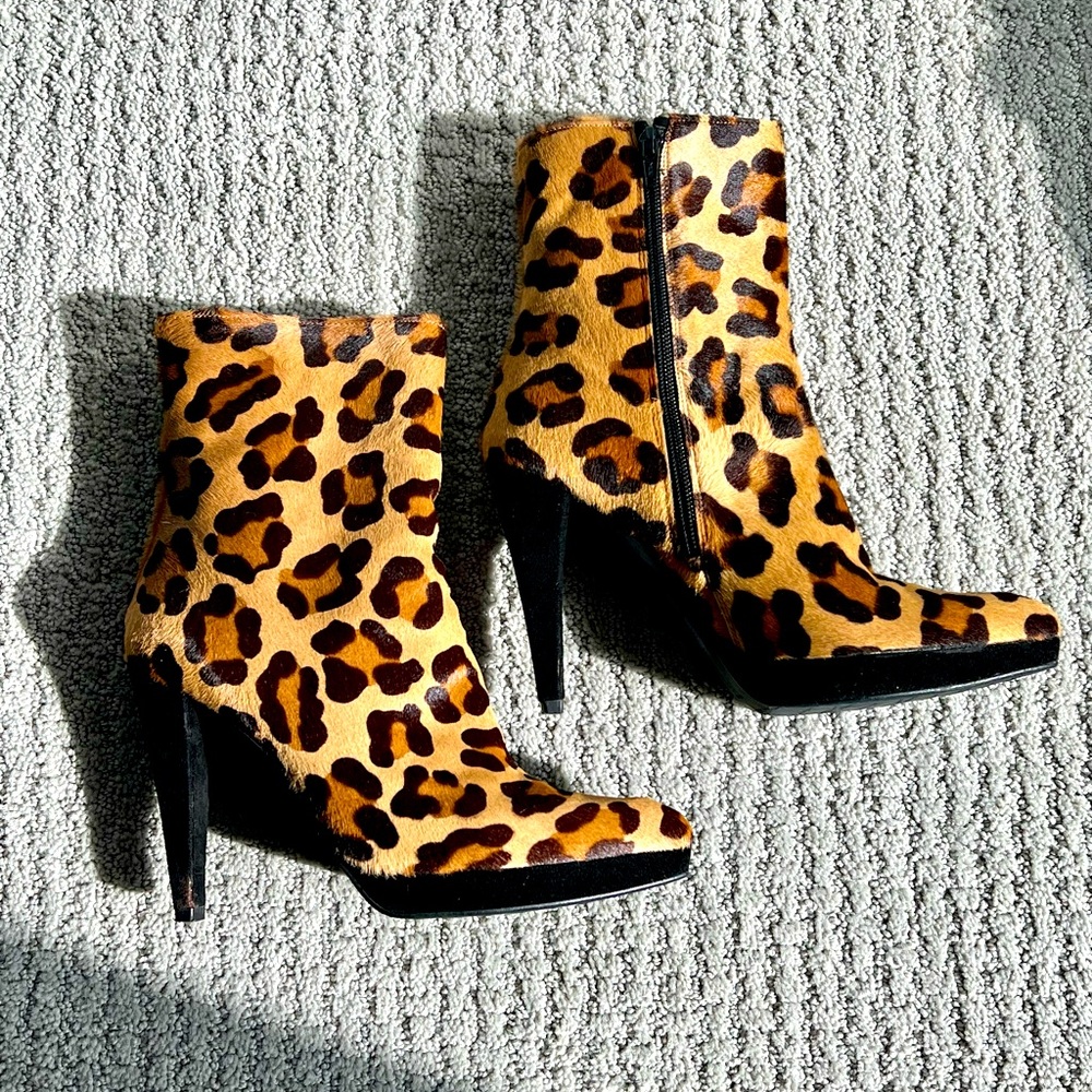STUART WEITZMAN - Size 7.5 Mercury Cogleo